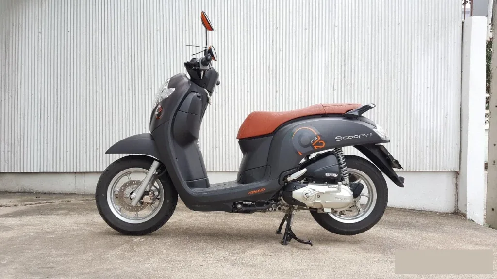 Honda Scoopy 110cc scooter available for rental in Ratchathewi Bangkok